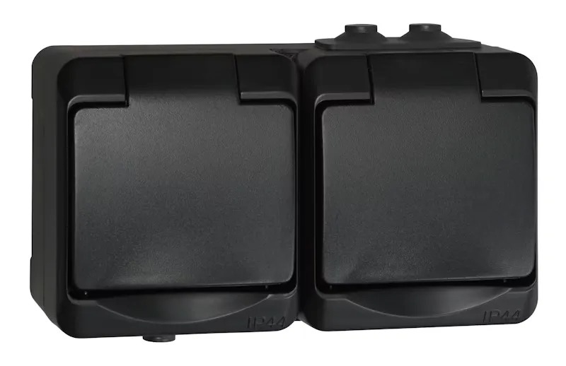 24 pinnalliset pistorasiat ja - tulpat