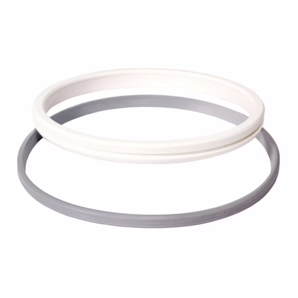 Lattiakaivon kiilarengas ja tiiviste