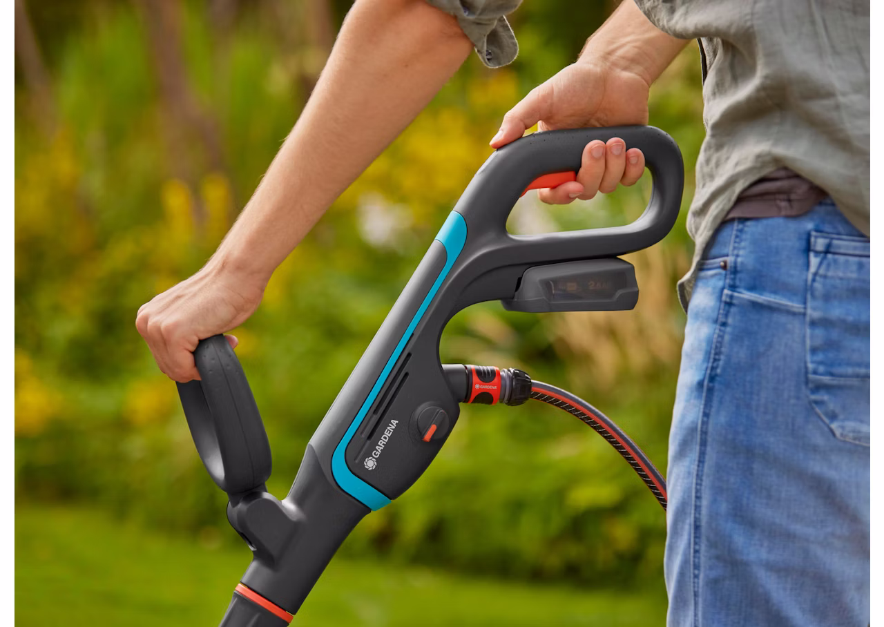 Terassipesuri AquaBrush Universal 18 V P4A Sisältää yleisharjan 4