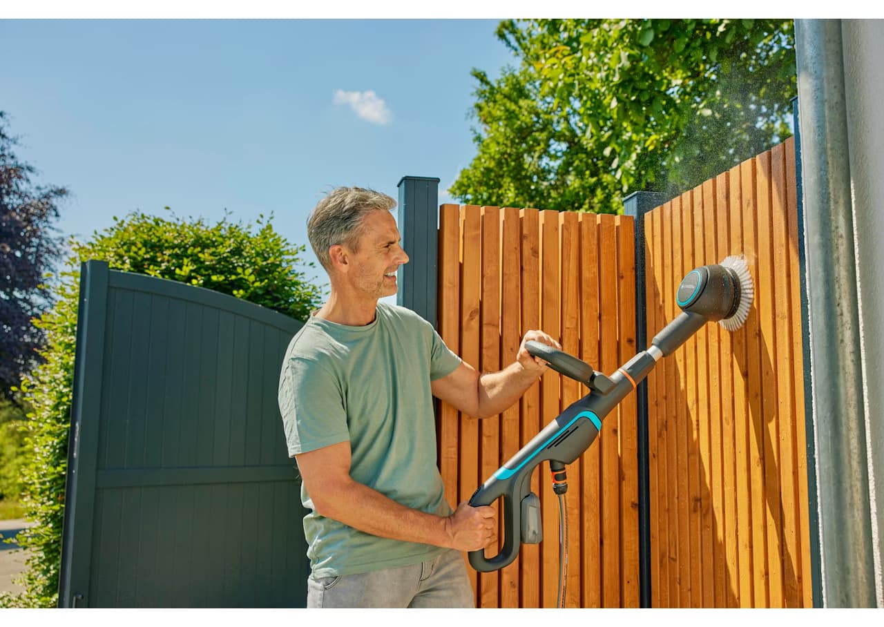 Terassipesuri AquaBrush Universal 18 V P4A Sisältää yleisharjan 3