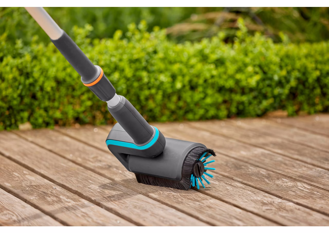 Terassipesuri AquaBrush Universal 18 V P4A Sisältää yleisharjan