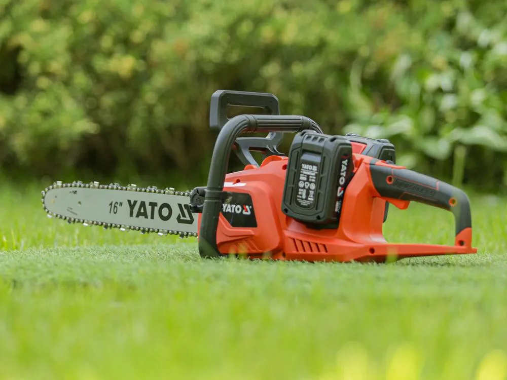 Yato Akkumoottorisaha 16" 2x18V 2 x 4AH akku + pikalaturi sarja 6