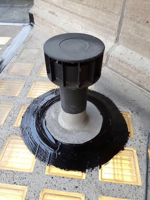 Pinnoite- ja tiivistemassa Sitko Liquid Seal 6